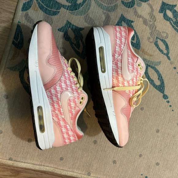 Pink lemonade Nike air max shoes - Picture 2 of 5